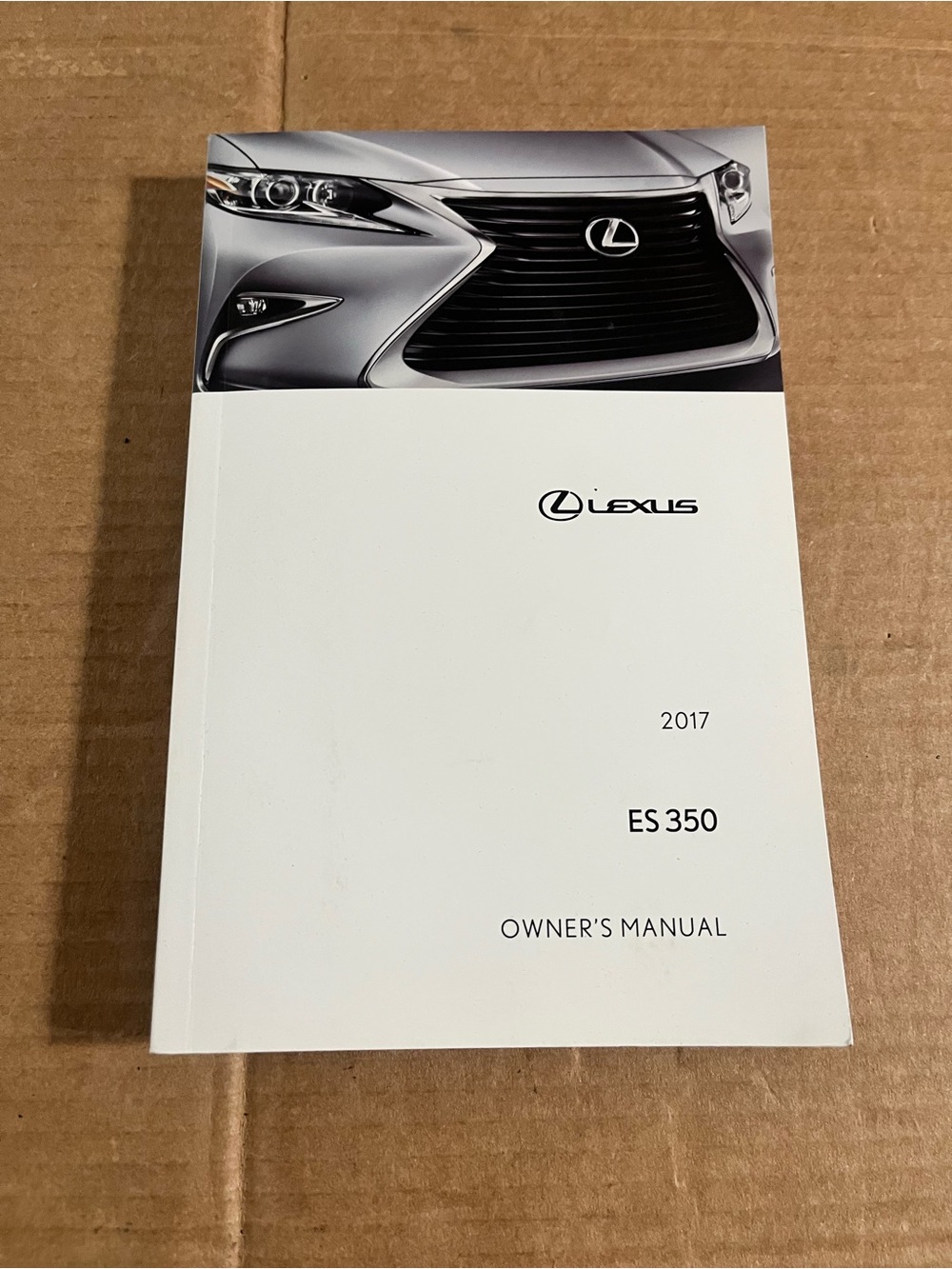 Lexus ES 350 Owner's Manual 2017 - White